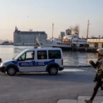 Популярного турецкого певца Ялчынташа арестовали по делу о наркотиках