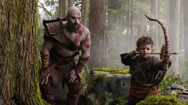 Кратос порвал бицепс на съемках God of War и выбыл до 2027 года, так что Amazon решил заменить актера