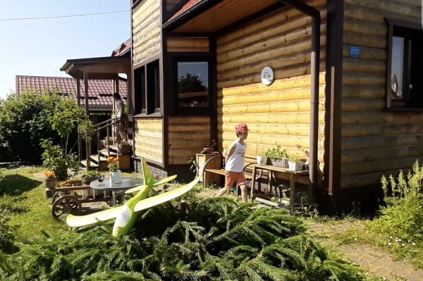 «Наша гордость — домик на осине». Валерий Ярёменко рассказал о жизни на даче