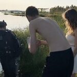 Решивший сделать предложение девушке россиянин выронил кольцо в озеро и вызвал водолаза