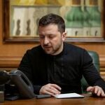 Стало известно о звонках Зеленского на фронт