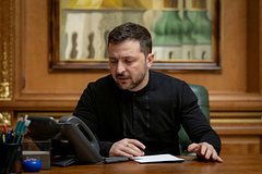Стало известно о звонках Зеленского на фронт